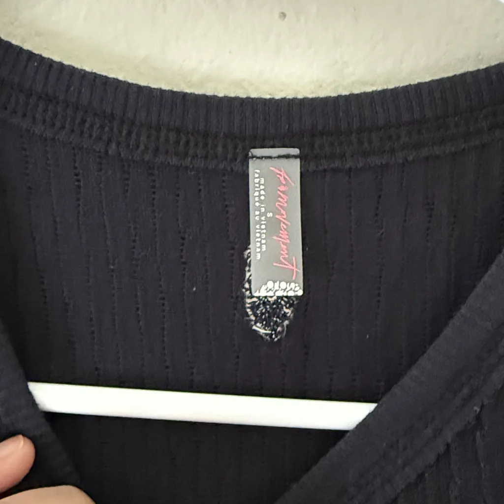 NWT Free People Movement Second Base Tee Black Ribbed Women's Baby Tee Size XS - Image 3