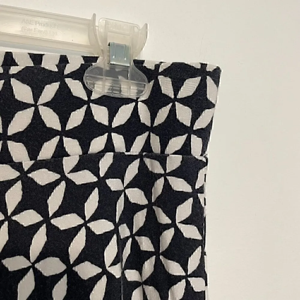 ANN TAYLOR LOFT Pull On Flounce Skirt Navy Blue White Geometric Elastic Knee S - Image 8