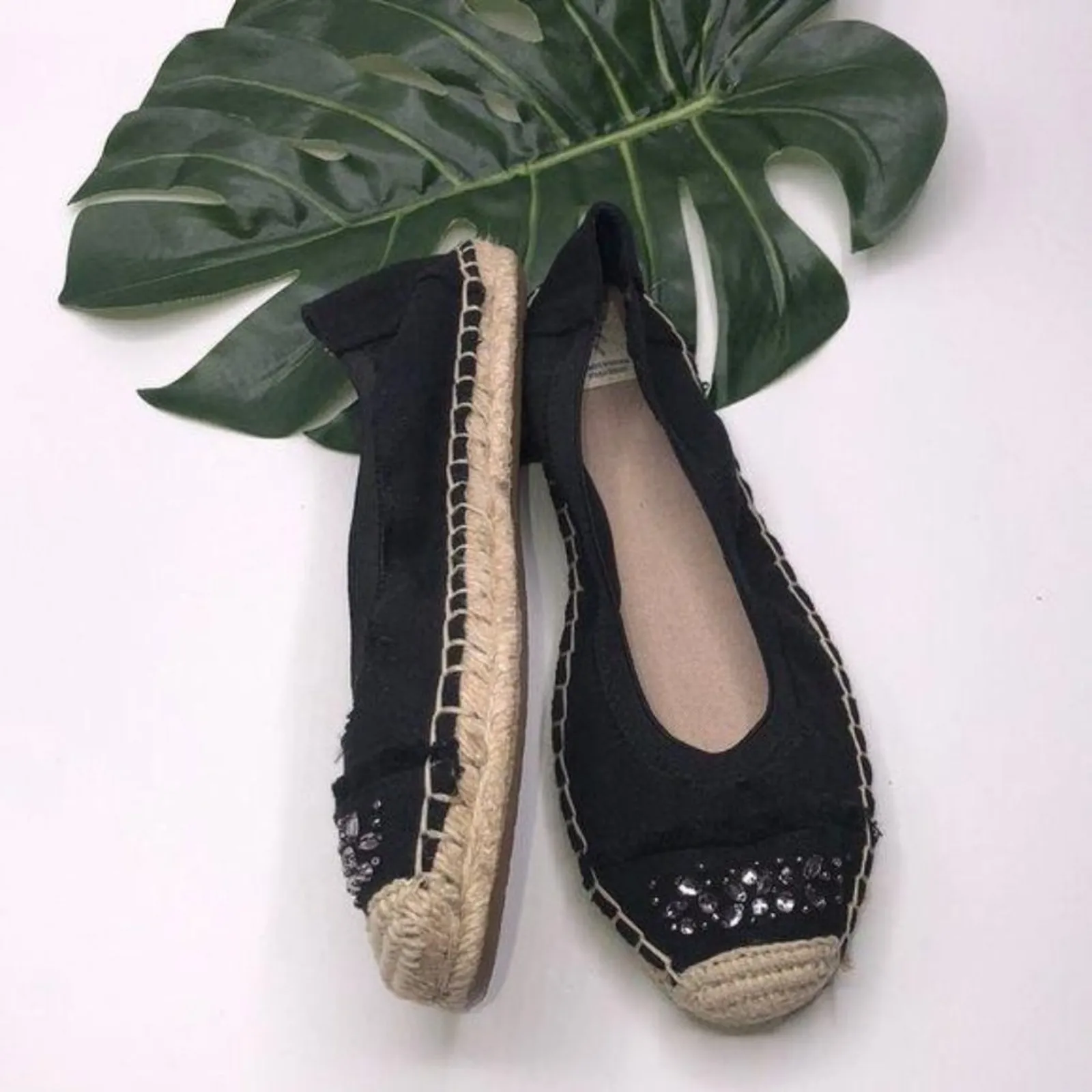 Simply Vera Vera Wang Honeycrisp Canvas flats Sz 6 - Image 3