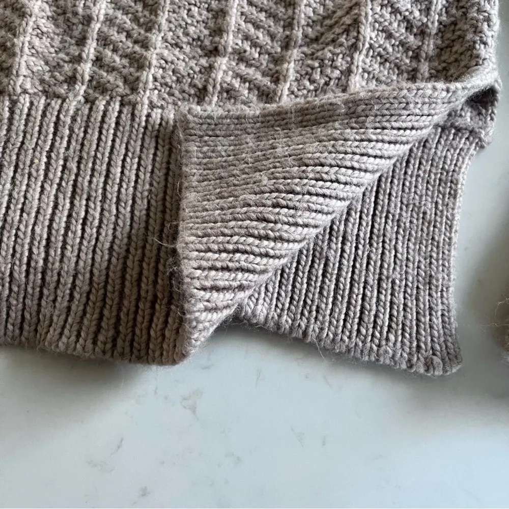 H&M ecru neutral boxy wool blend crewneck sweater size XS - Image 2