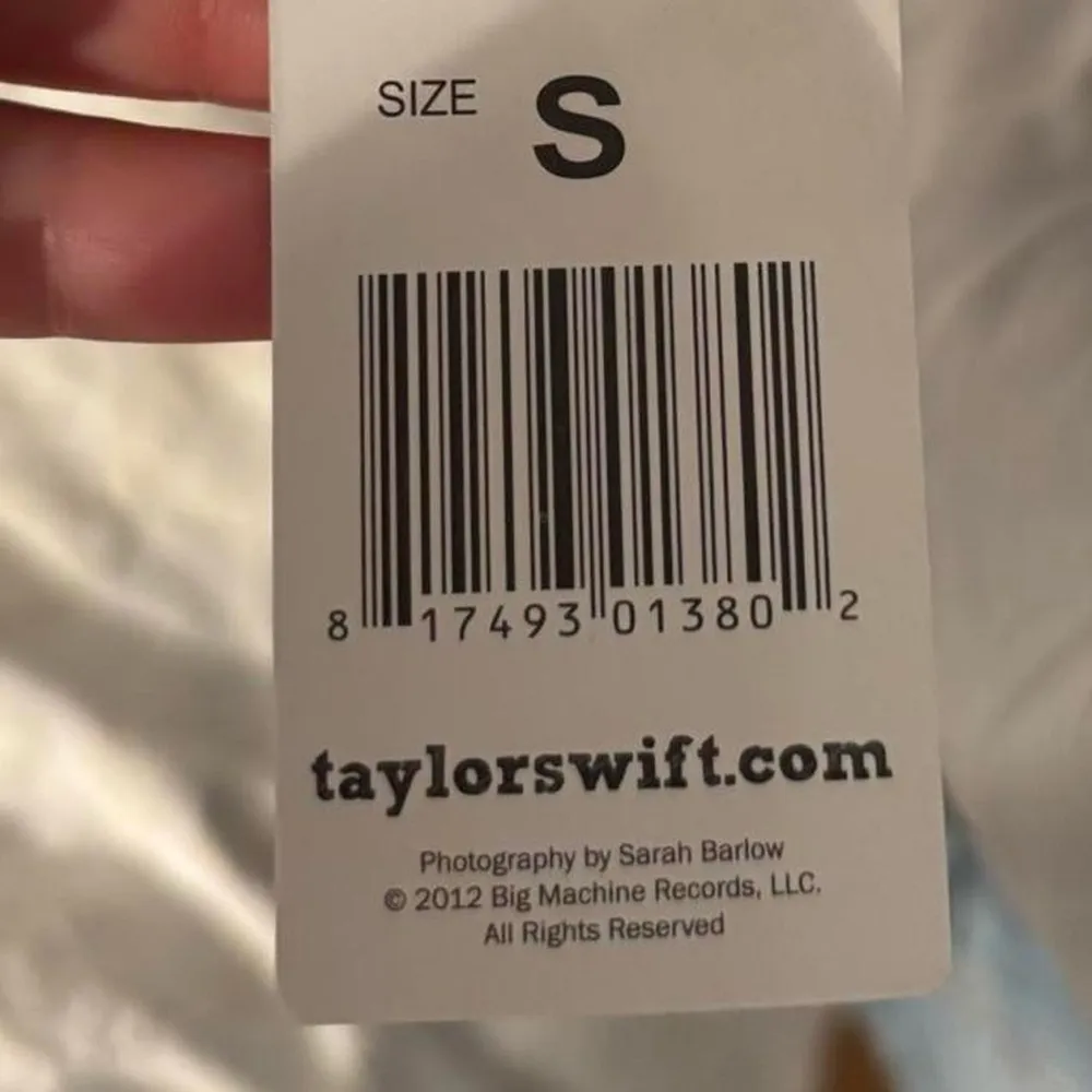 NWT Taylor Swift Limited Edition 2012 Red Era Graphic T-shirt size S - Image 4