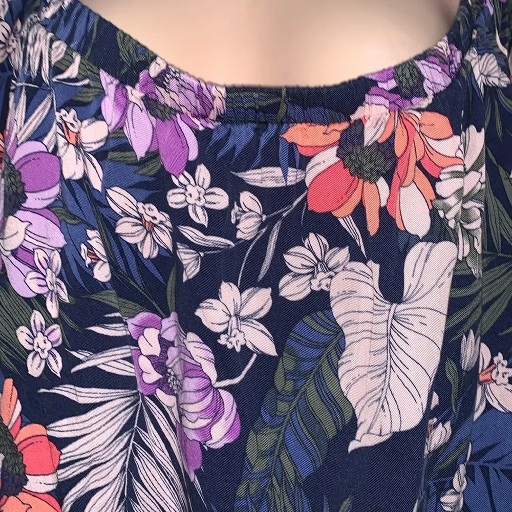 a.n.a plus size woman floral top size 2X tropical off shoulder super cute - Image 2