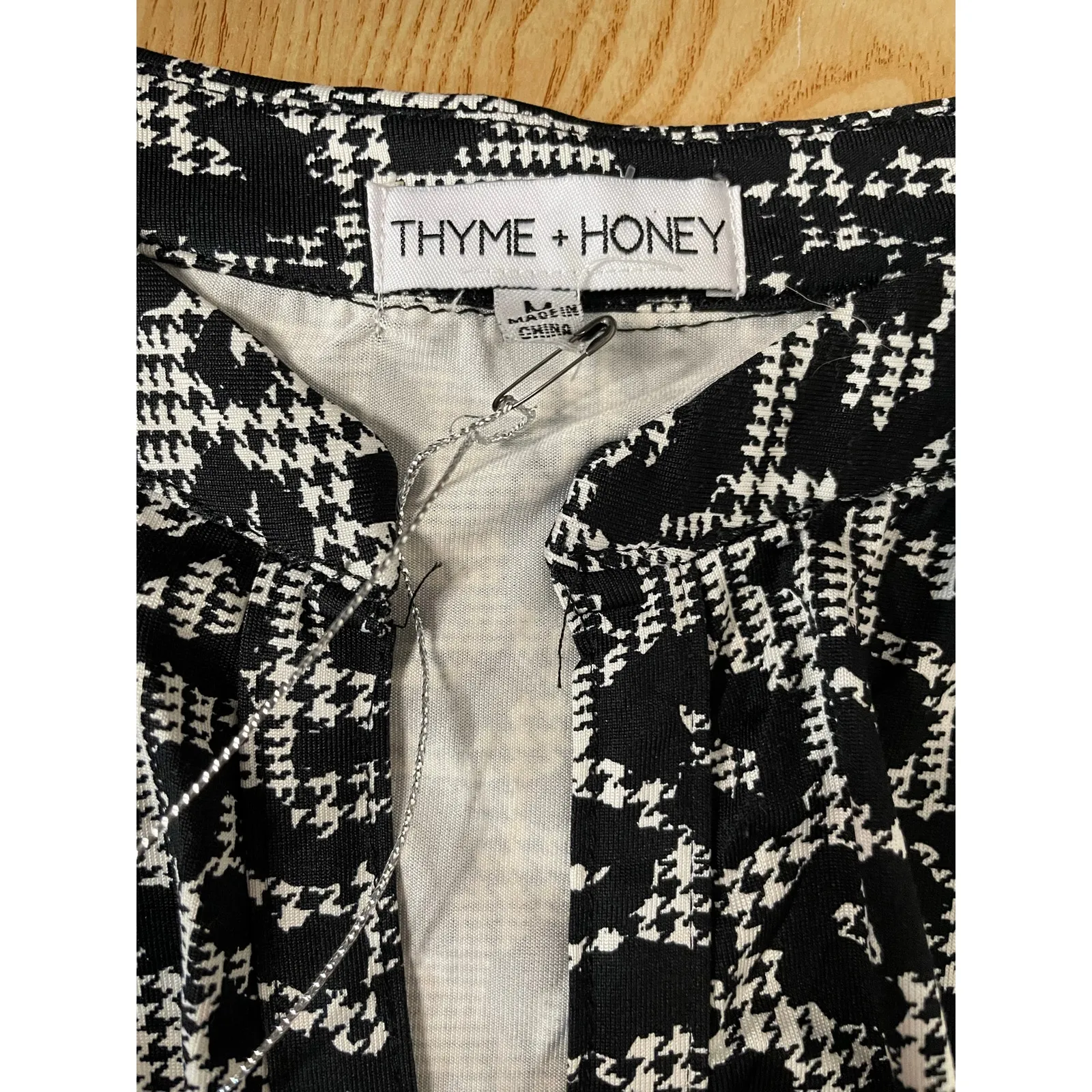 New Women’s Thyme & Honey Animal 🐆Print Dress with Belt size Medium Black - Image 8