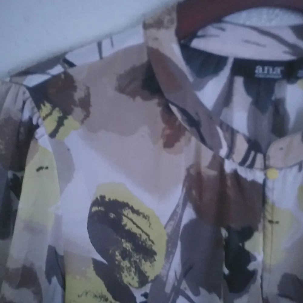 a.n.a. L Long Sleeved Floral Bubble Hem Top - Image 3