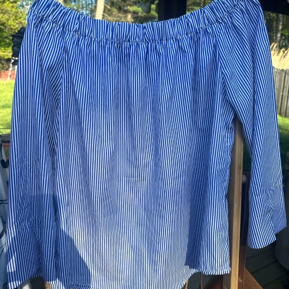 M Off Shoulder Top Excellent condition beautiful embroidered floral patch detail - Image 2