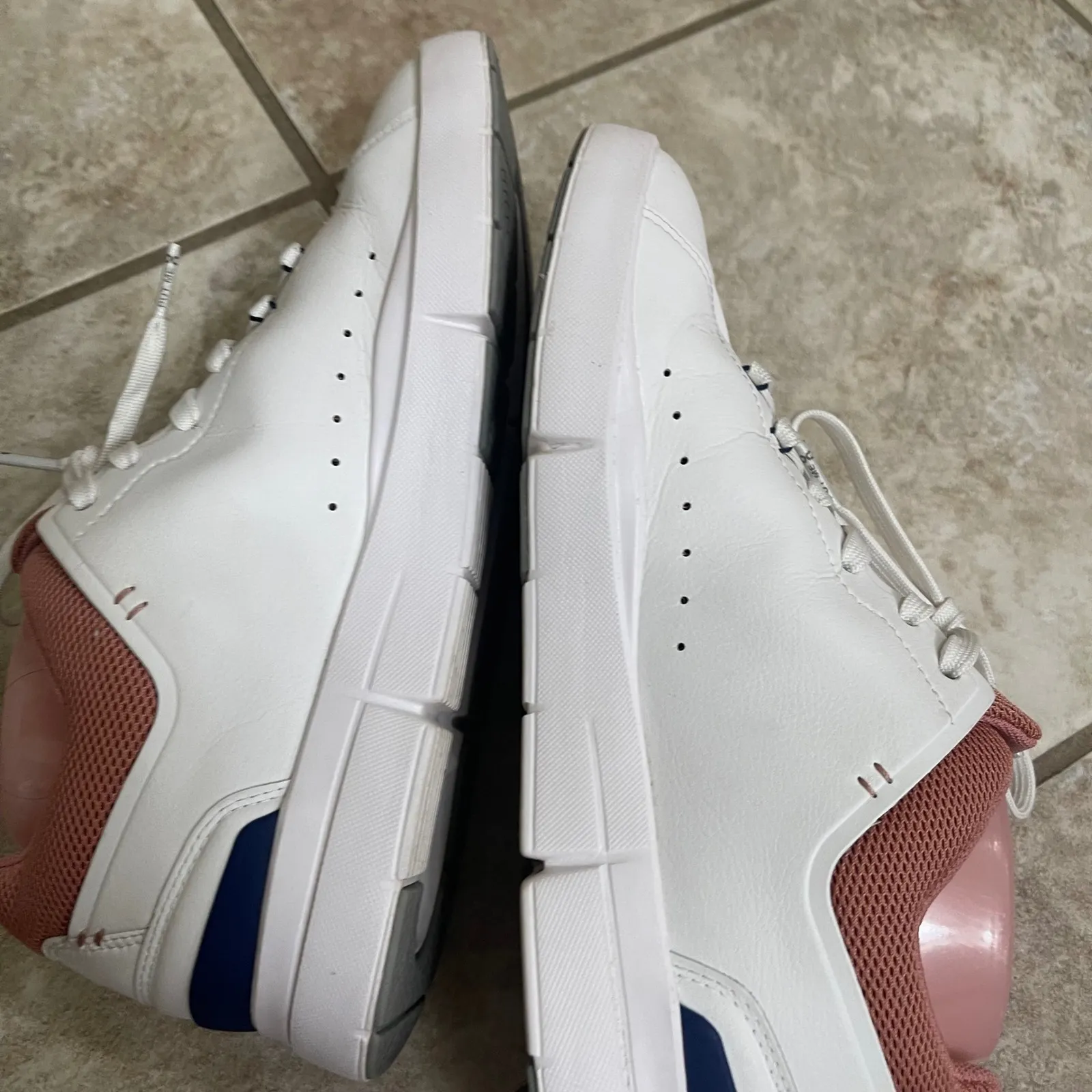 On Roger on cloud Sz 9 Advantage Tennis Shoes Sneakers White Rose CloudTec Women - Image 11