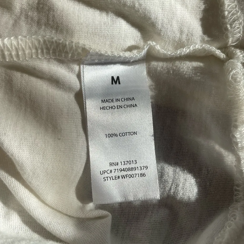 Wild Fox Santa World Tour Jamie Crop T-Shirt size Medium Snow White - Image 6