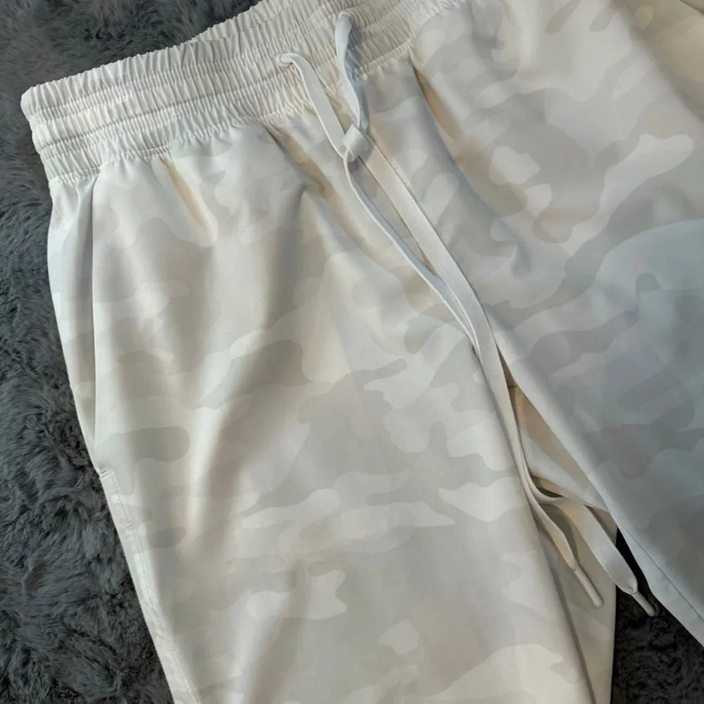 EEUC Gapfit runaround joggers camo size XS petite - Image 4