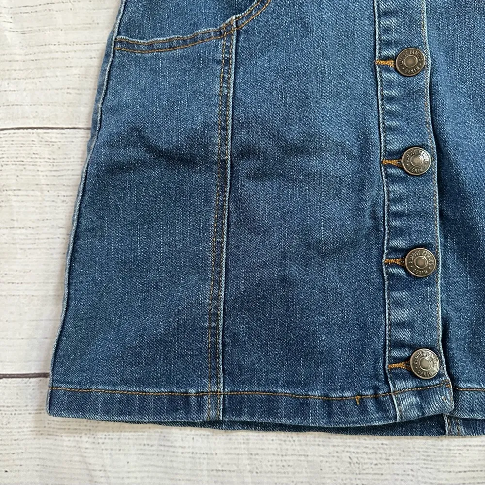 ALMOST FAMOUS Button Front Dark Wash Size 7 Denim Skirt - Image 4
