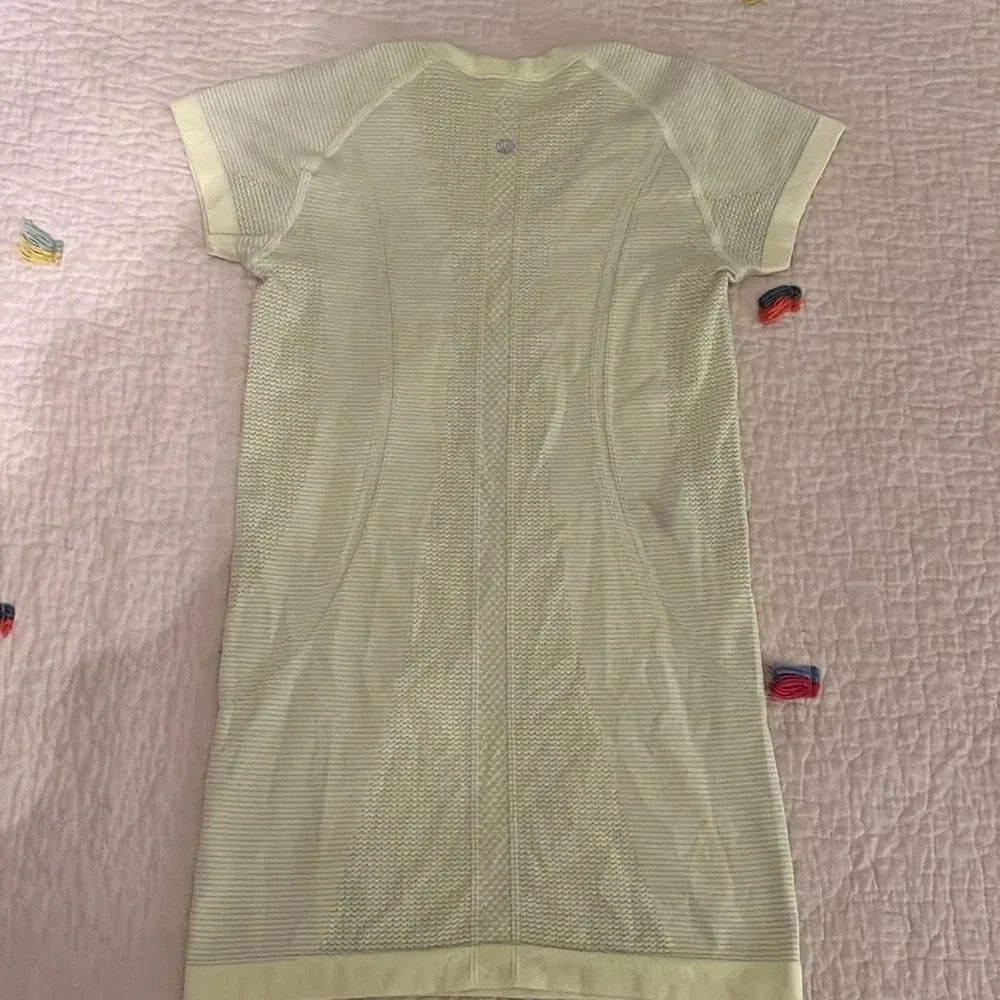 lululemon yellow swiftly tech short sleeve size 4 - Image 4