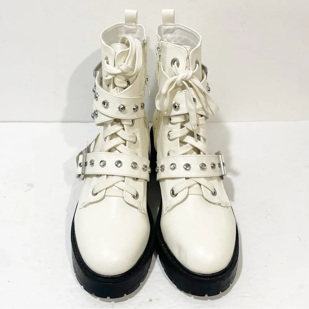 XOXO BOOTS WOMENS 8.5 WHITE SILVER GREGOR MOTO ANKLE LUG SOLE STUDDED BOOT - Image 2