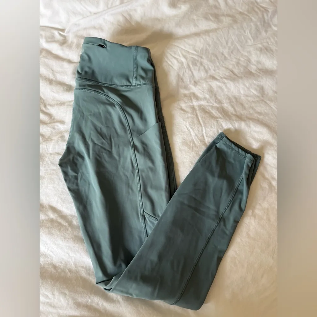 Vuori All the Feels Pocket Legging- Like New - Image 2