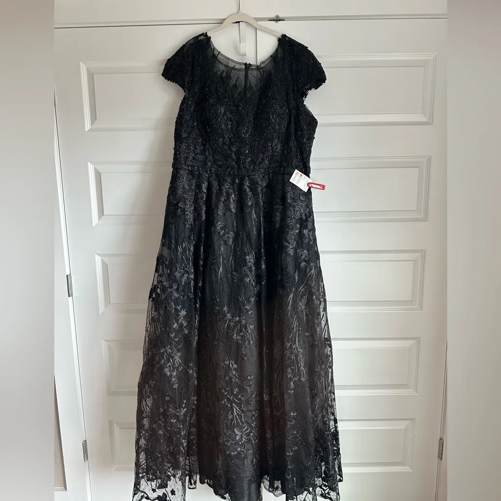 Mac Duggal Embellished Floral Cap Sleeve A Line Gown Black‎ 20405- NwT - Image 5