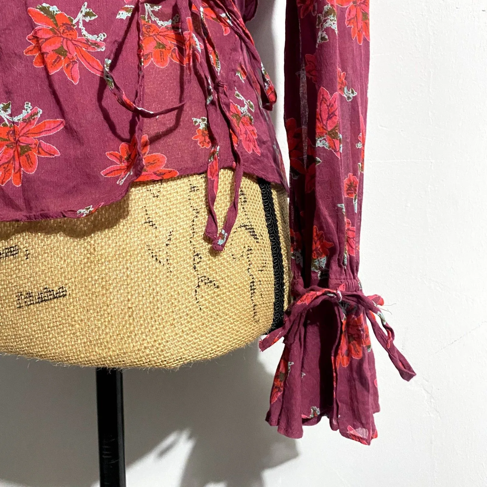 NWT Free People Amanda Ruffle Wrap Top Floral Sultry Combo Magenta Size XS‎ - Image 4