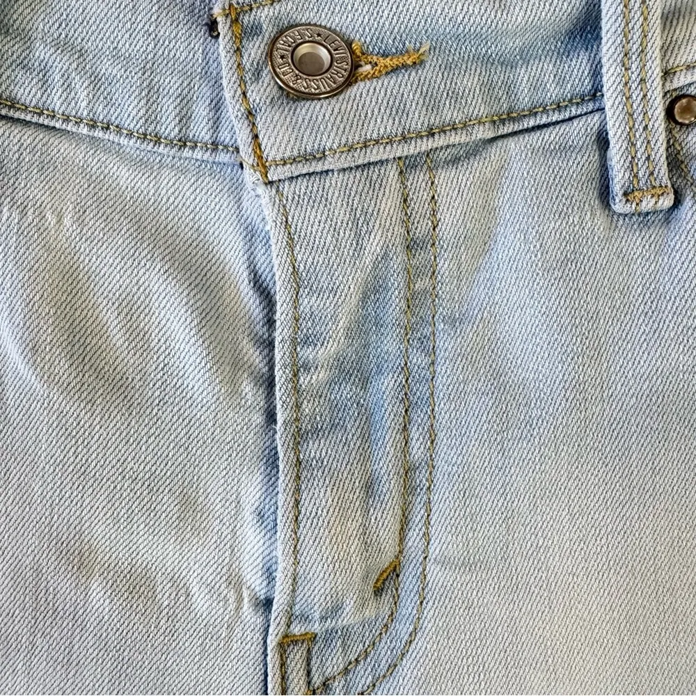 Levi’s 515 Jean Shorts Classic 5 Pocket Light Wash Denim Worn In Faded Comfy - Image 4