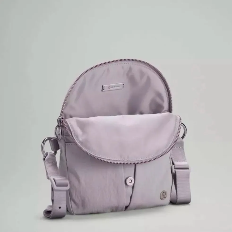 Lululemon Lavender All Night Festival Preppy Pockets Gorpcore Crossbody Bag M - Image 2