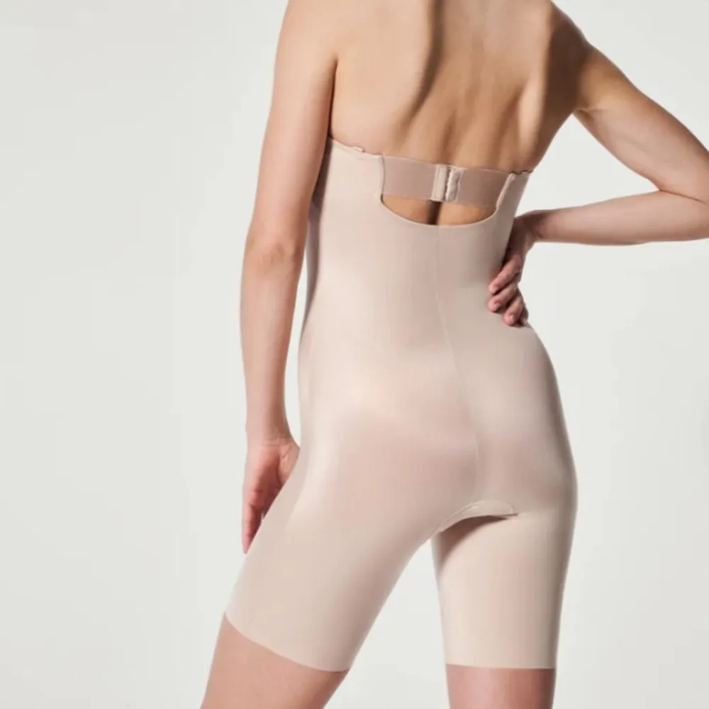 Spanx NWT  M Suit Your Fancy Strapless Cupped Mid-Thigh Bodysuit in Beige - Image 3
