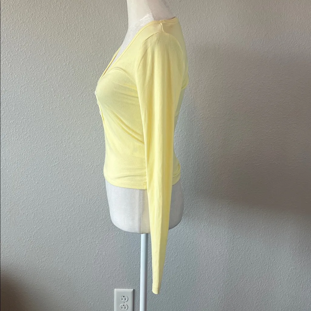 White Fox Boutique Girl Talk Pyjama Set Top Lemon Size Small NWT - Image 4