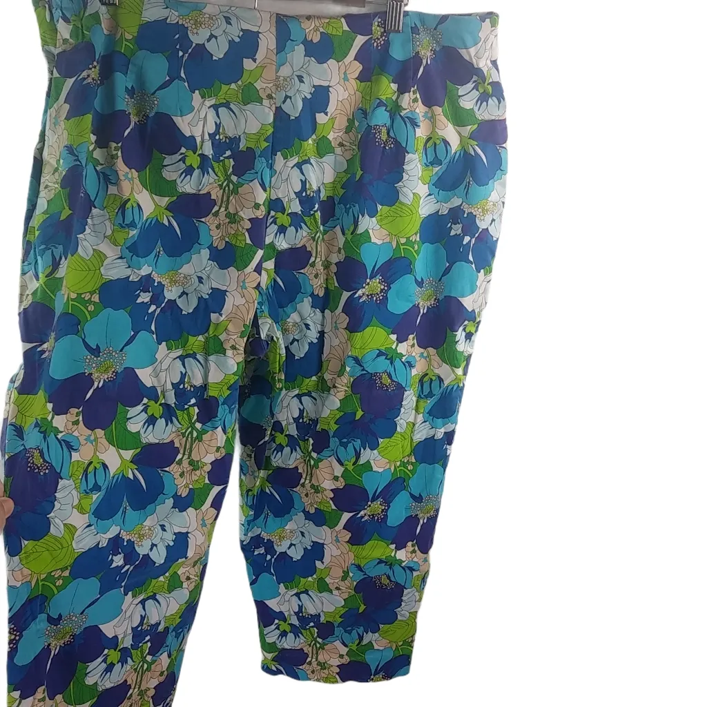 Kathy Ireland 24 Blue Floral Stretch Capri Pants - Image 2