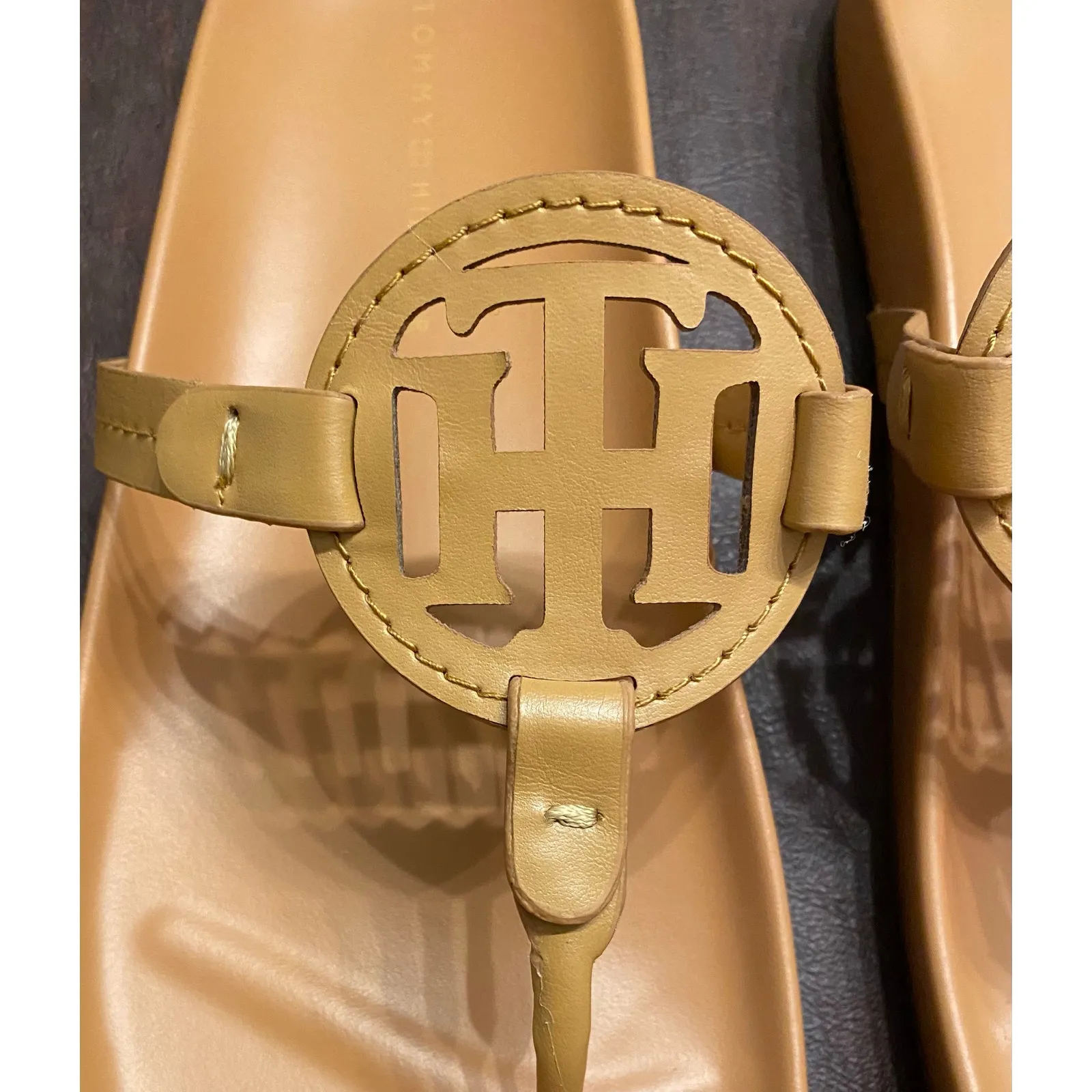 Tommy Hilfiger Tan Logo Thong‎ Sandals Size 10M Classic Preppy Minimalist Resort - Image 2