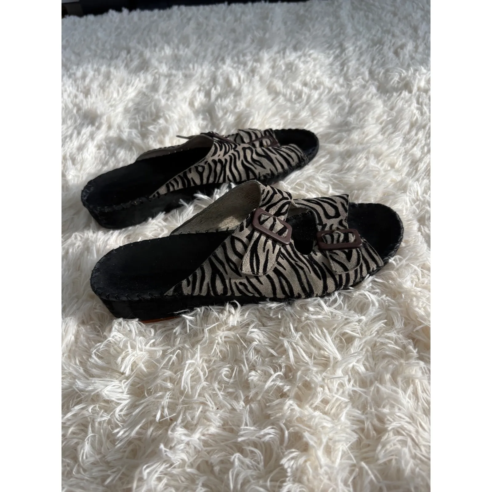 La Plume Zebra Print Buckle Sandals Slides Women's Fashion‎ Shoes 9 Tan - Image 3