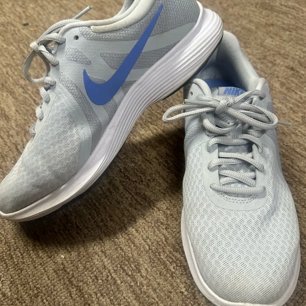 Nike Revolution 4 Running Shoes Women’s 8.5 - Image 2