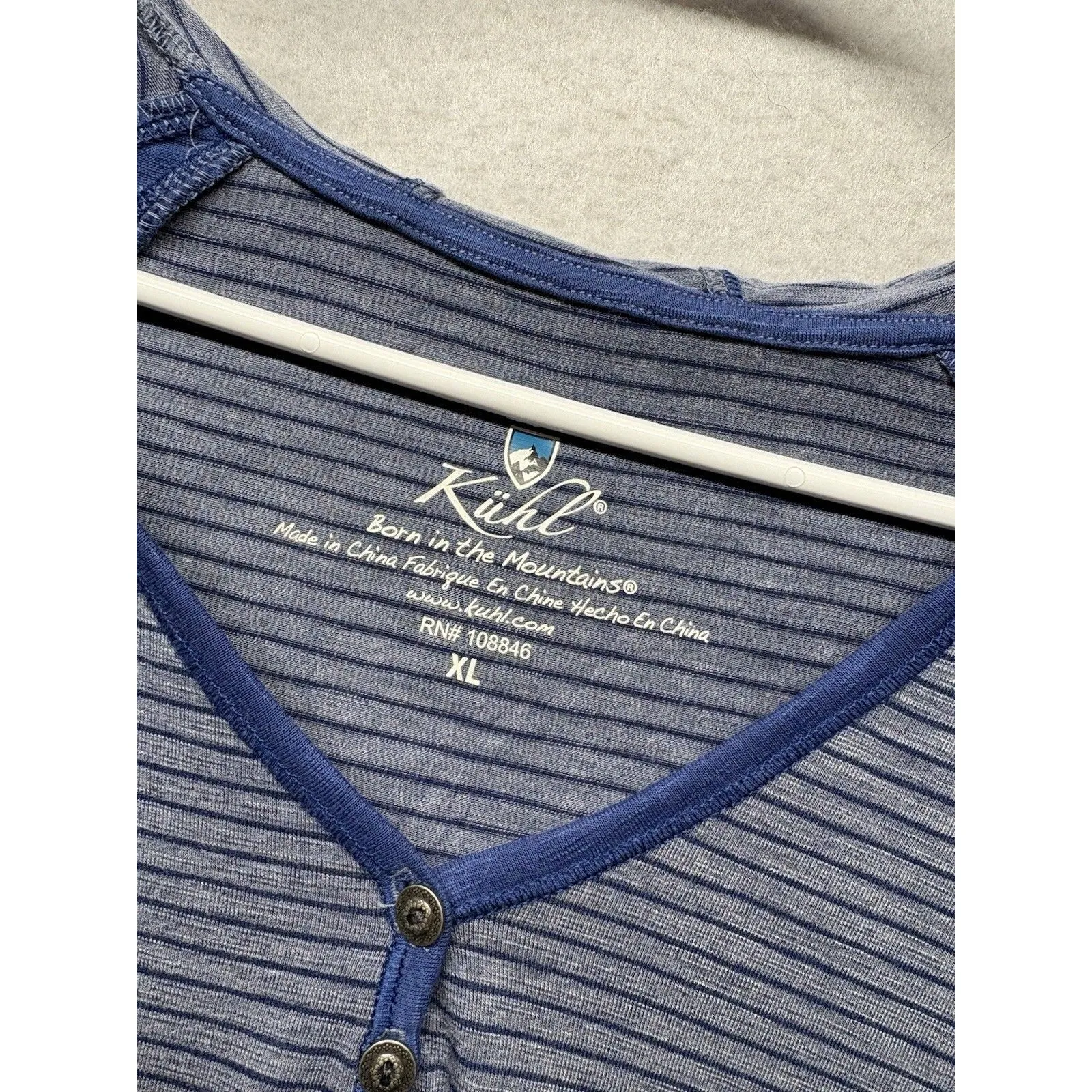 KUHL Women’s Trista Athletic V-Neck Top Thumbholes Blue Striped Size XL 8367 - Image 2