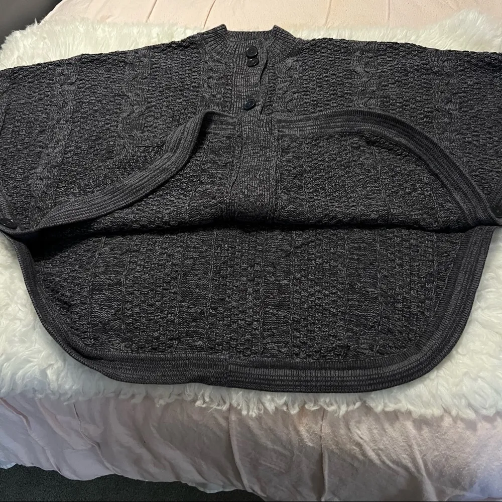 Denim & Co. Cable Knit Poncho Sweater Size Large Color Gray Button detail - Image 10