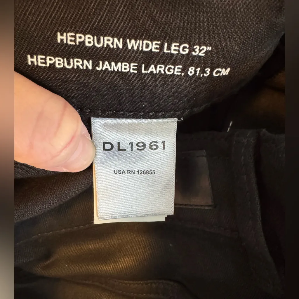 NEW DL1961 - WOMEN'S hepburn wide leg high rise jean in black coated cargo - Image 7