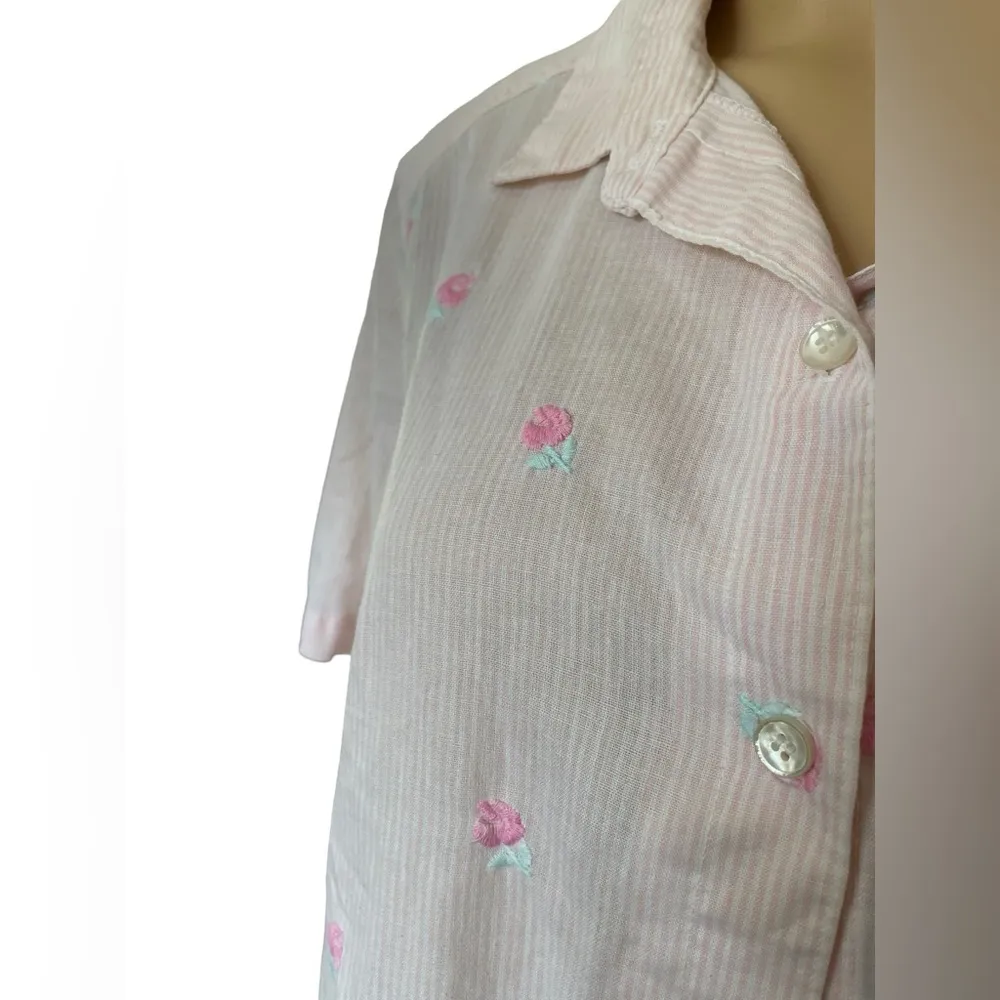 Alfred Dunner Vintage 80s Pink White Striped Cottagecore Embroidered Floral Top - Image 3