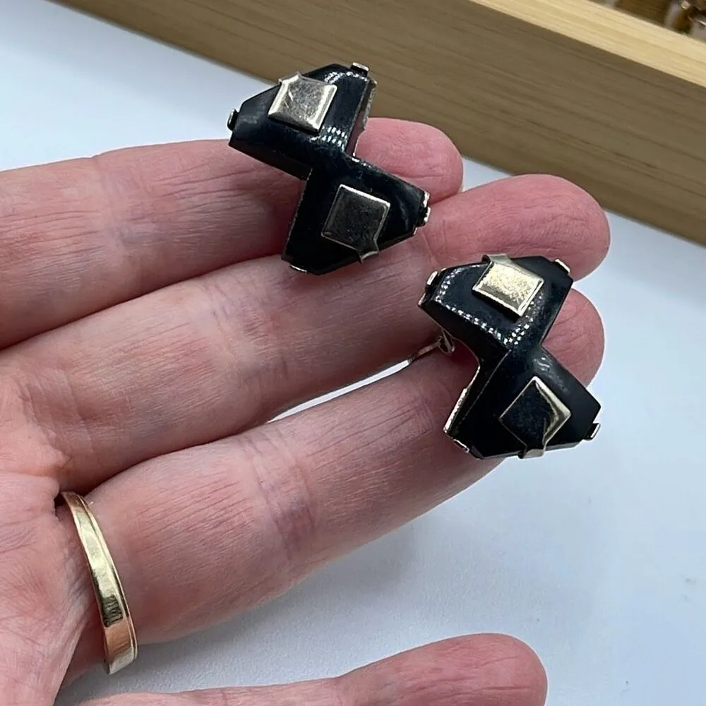 Art Deco vintage black glass clip earrings. - Image 4