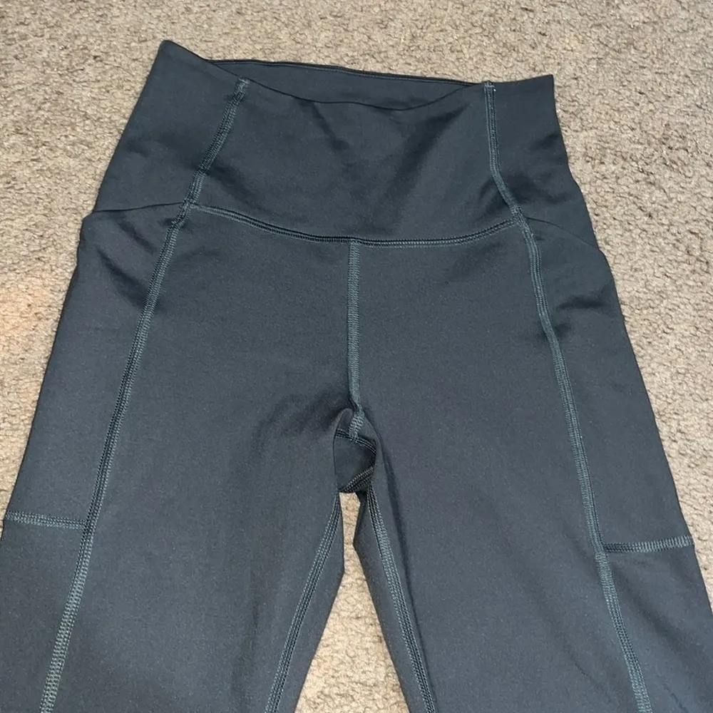 Girlfriend Collective High Waist Compressive Pocket 7/8‎ Leggings Smoke Gray XS - Image 4