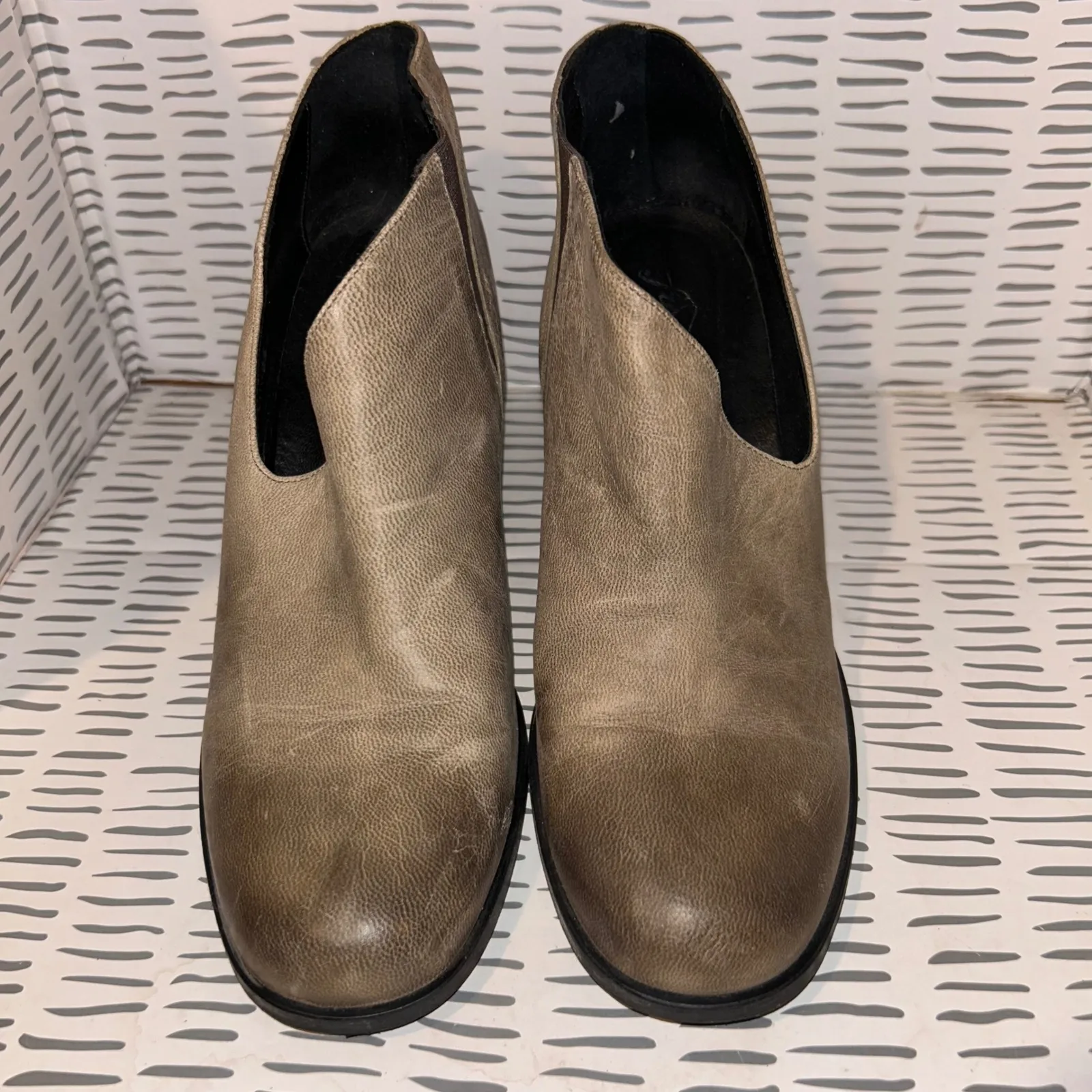 Free People Terrah Grey Leather‎ Cut Block Heel Ankle Booties Shoes Women 8.5 39 - Image 5