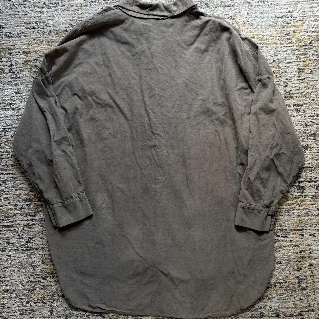 Boutique khaki/stone color oversized button down shirt Gray Size M - Image 5