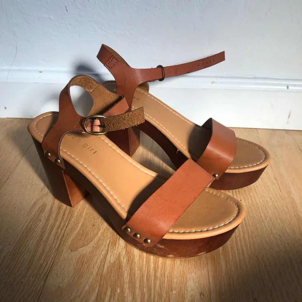Madden Girl Women's Lifft Heeled Sandal brown retro 70s size 8.5 platform - Image 3