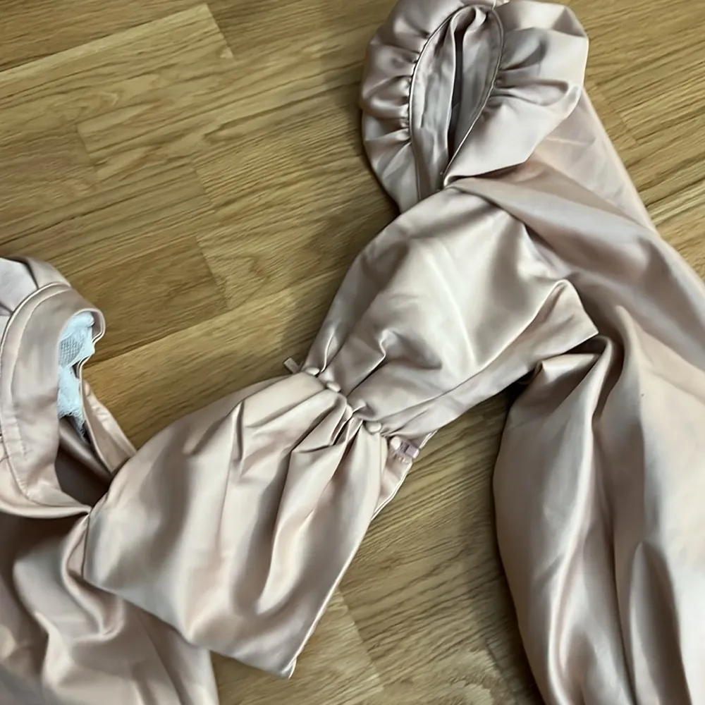 New House Of CB Jana Blush Satin Puff Sleeve Bralette Top - Image 7