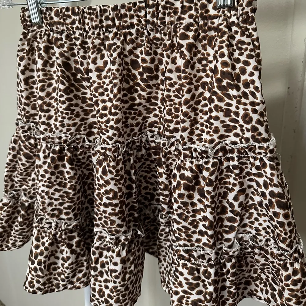 SHEIN Cheetah Print Faux Tiered Mini Skirt size XS - Image 3