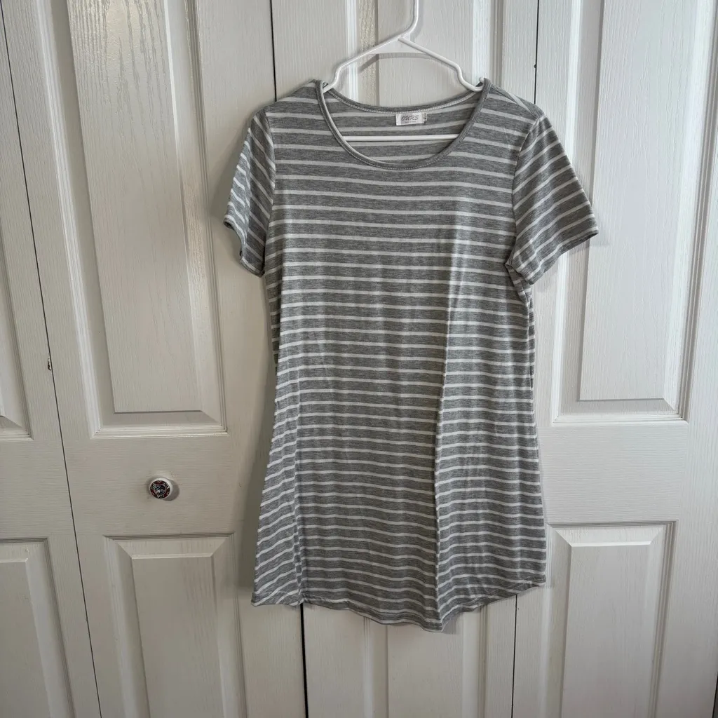Ours lot of 2 striped short sleeve t shirt dresses size large Gray - Image 6