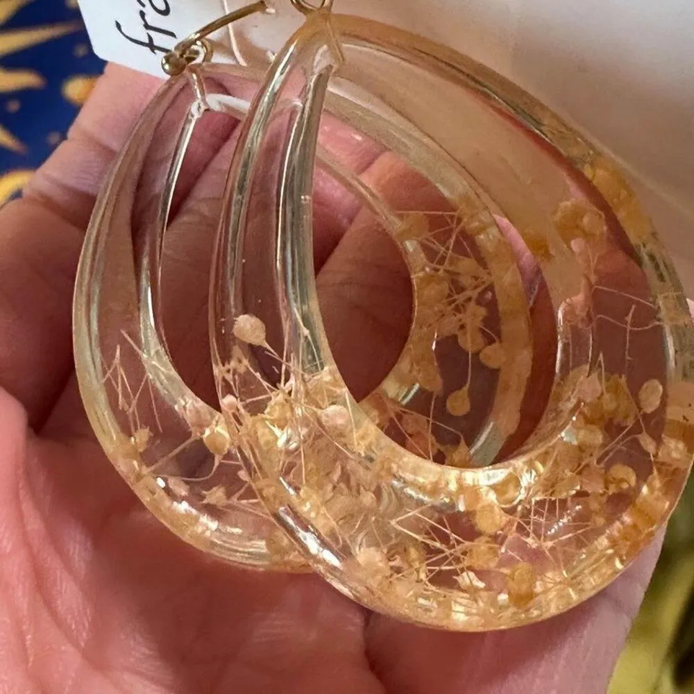 Francesca’s Acrylic Resin Dried Floral Flower Tear Drop Earrings - Image 2