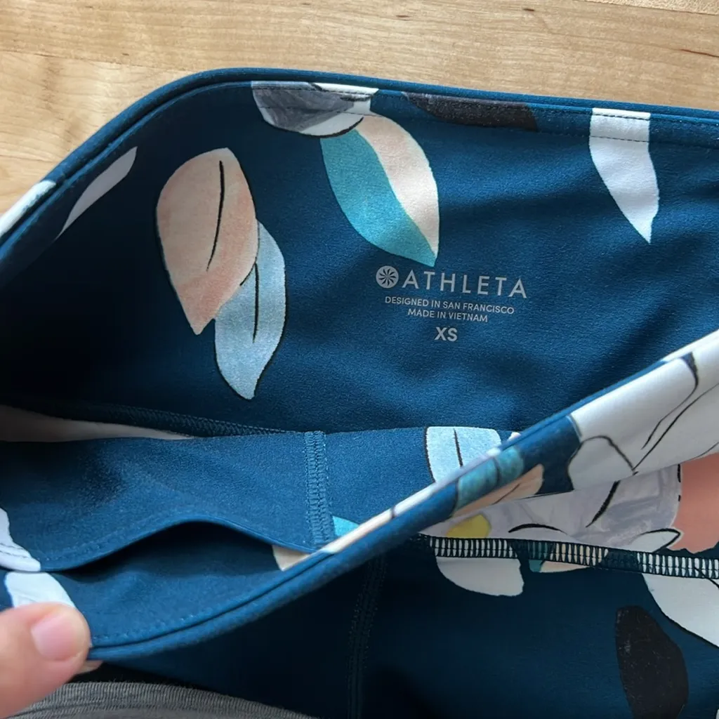 Athleta Printed Tight Mid-Rise Abstract Floral Print Activewear Crop Legging, XS - Image 6