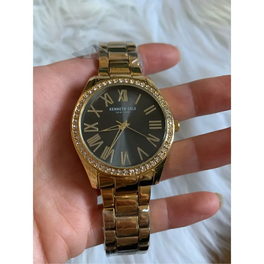 Kenneth cole women’s gold watch with little diamonds new battery - Image 4