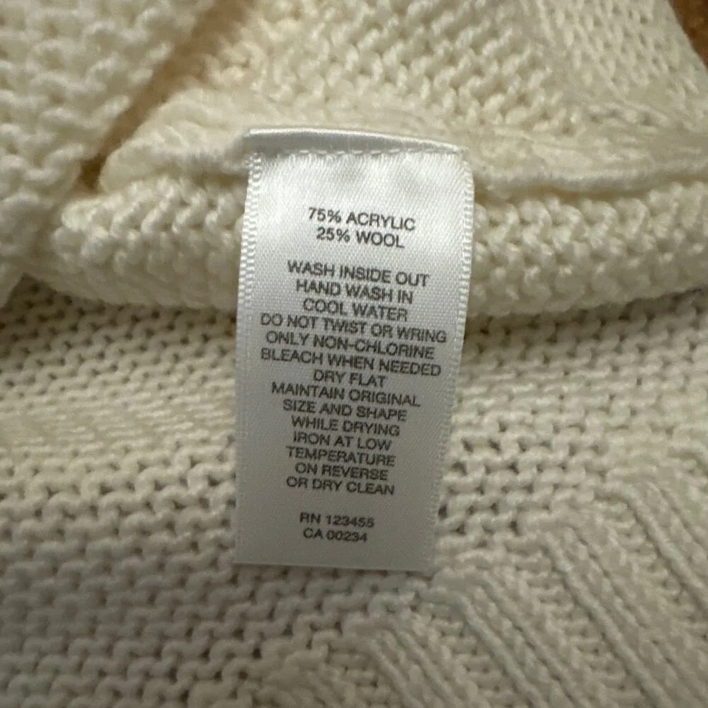 Lord & Taylor cream sweater with large fold over split collar size 1x - Image 12