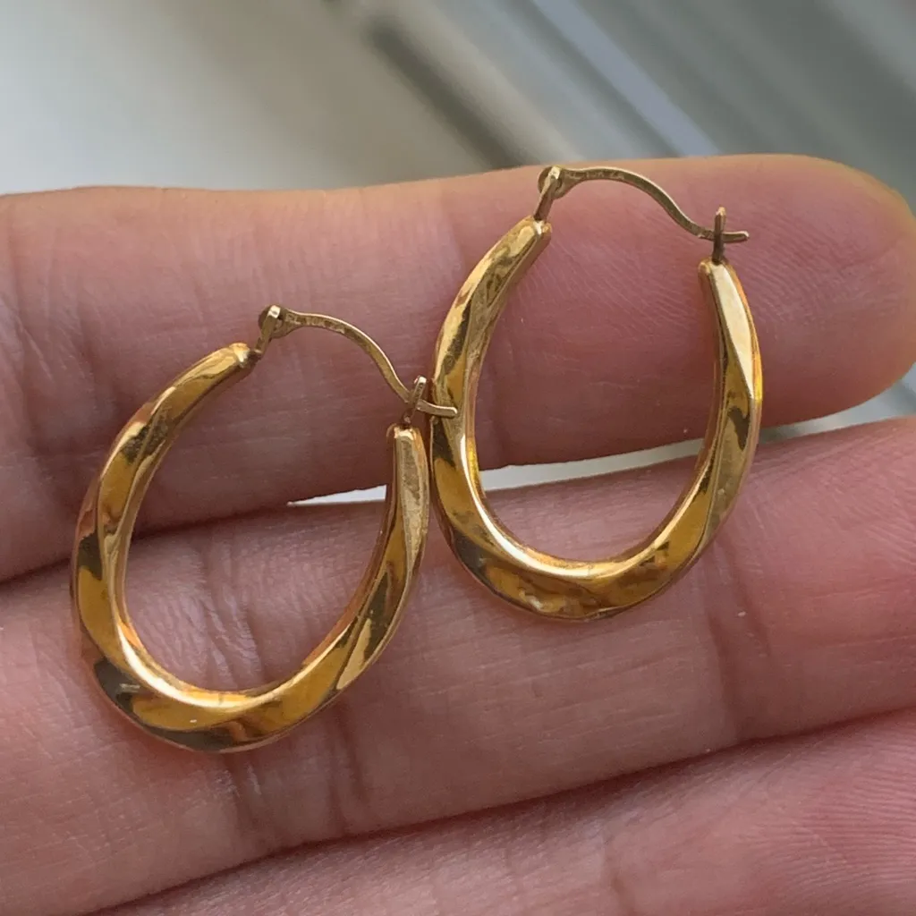 10kt Gold Oval Shaped Hoops - Image 3