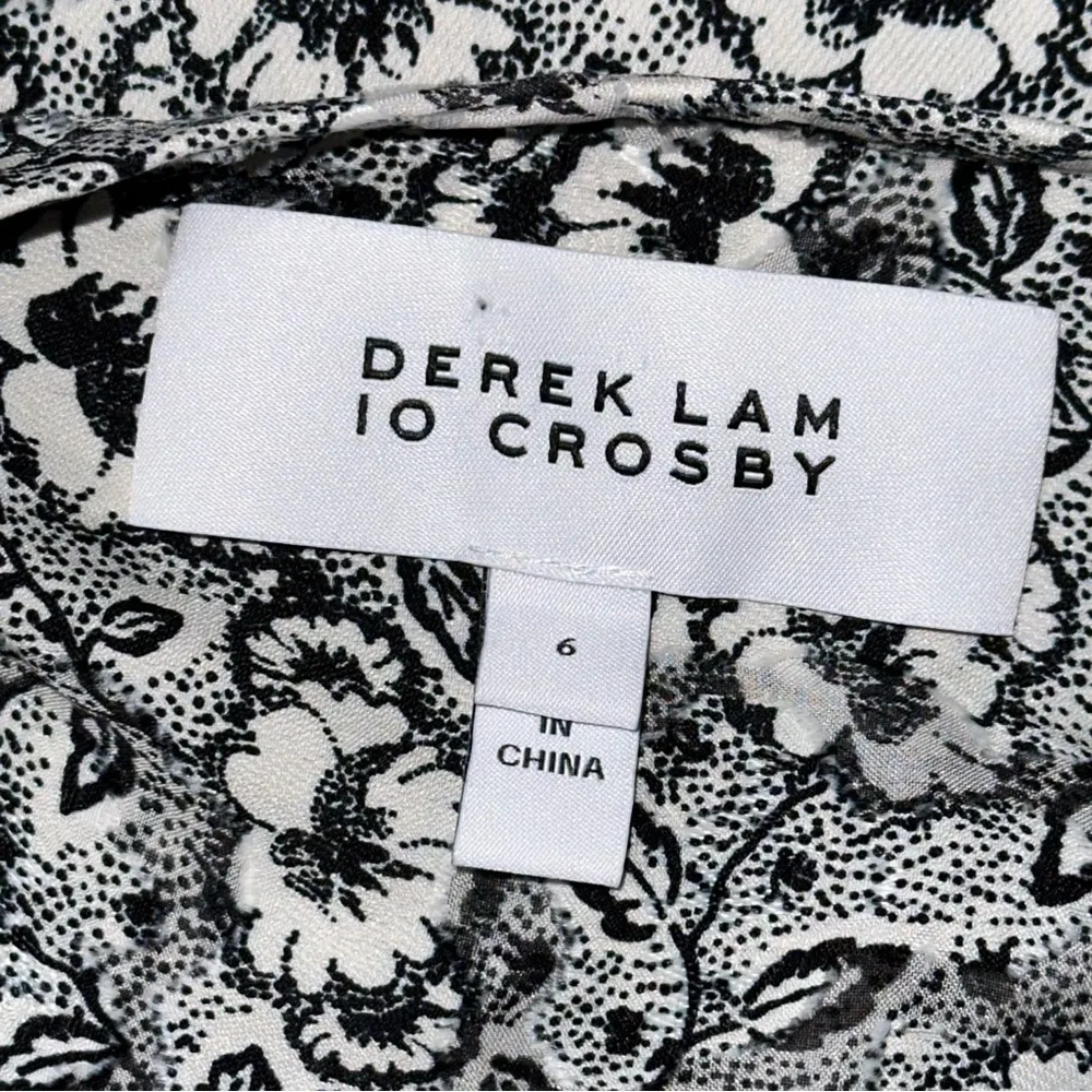 Derek Lam 10 Crosby Women’s Size 6 Black White Floral Bell Sleeve Blouse Top - Image 5