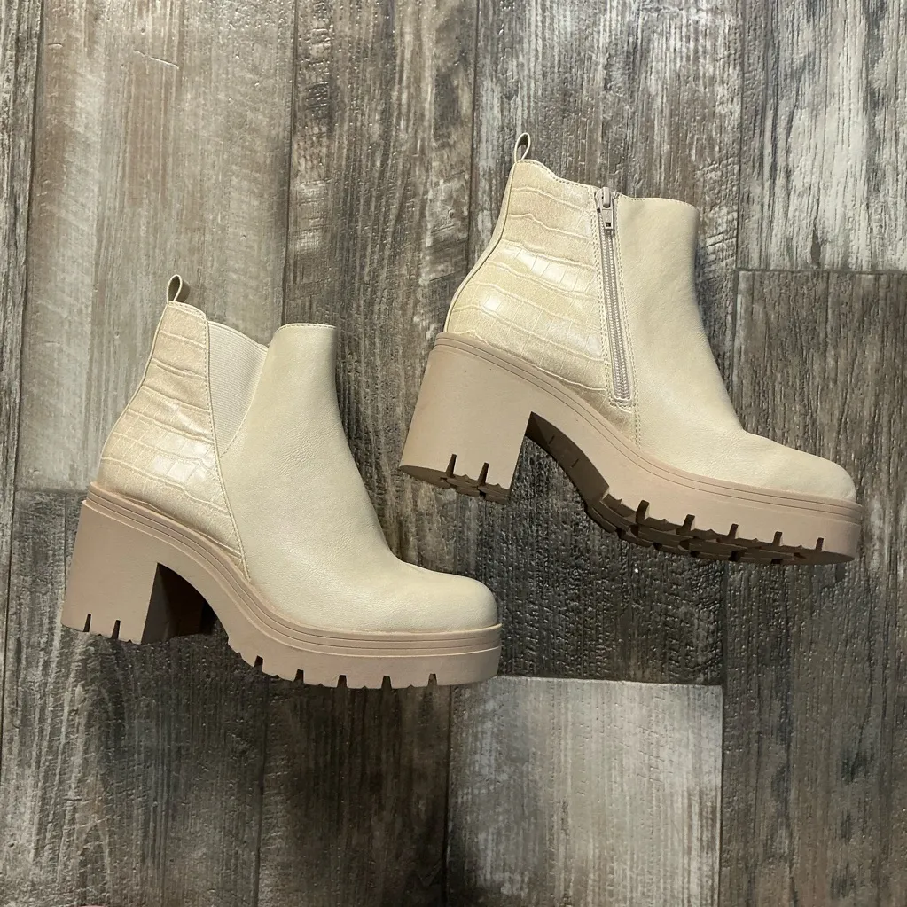 Sun + Stone Cream Ankle Boots with Chunky Heel Size 7.5 - Image 9