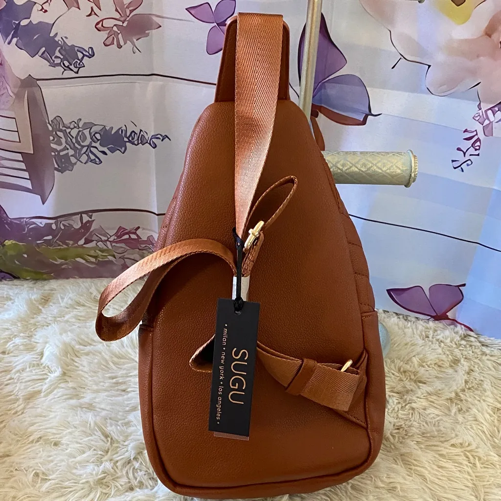 NWT SUGU Emma Diamond Quilted Triple
Compartment Crossbody Sling Bag Tan - Image 9