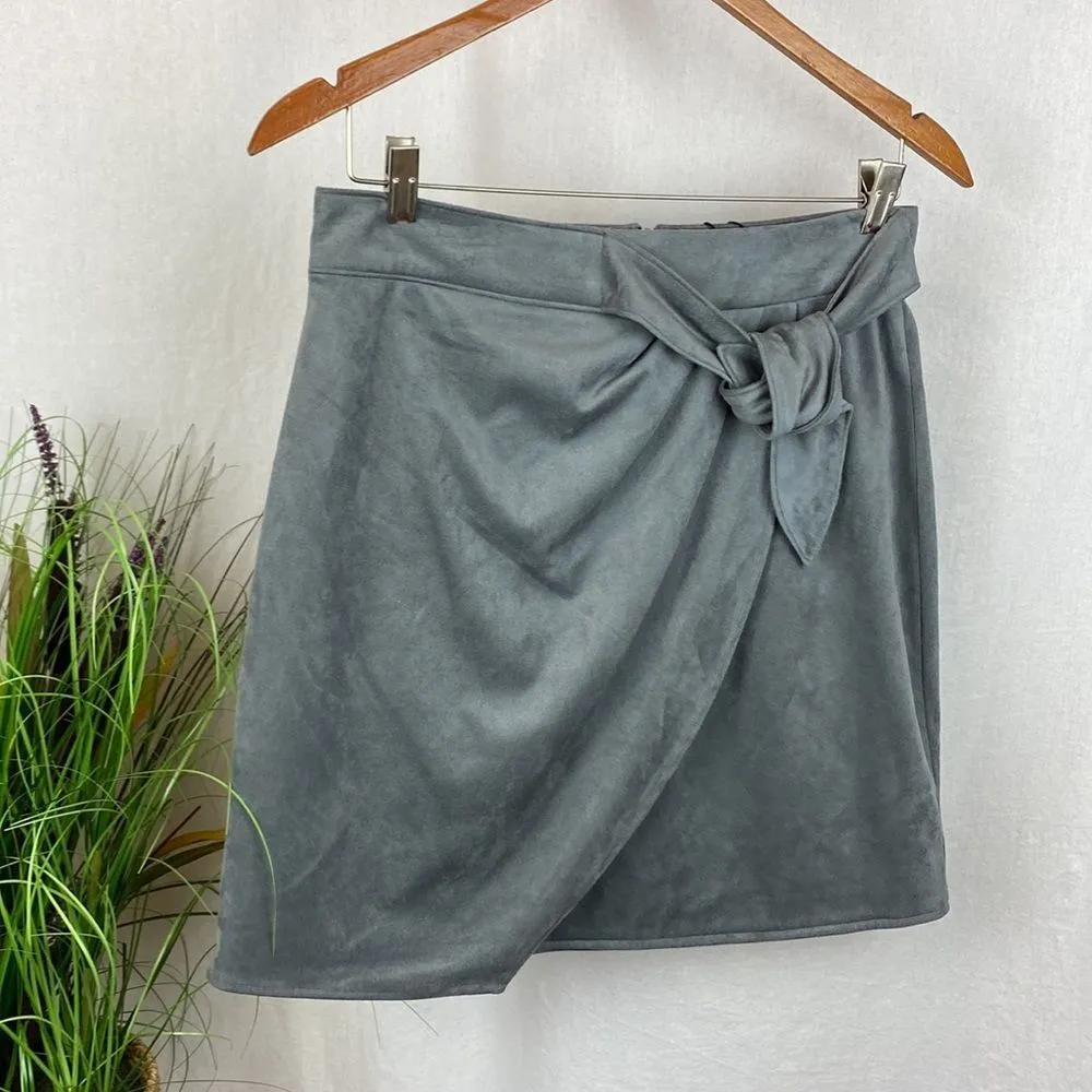 Halston H Gray Faux Suede Front Wrap Mini Skirt S NEW - Image 2