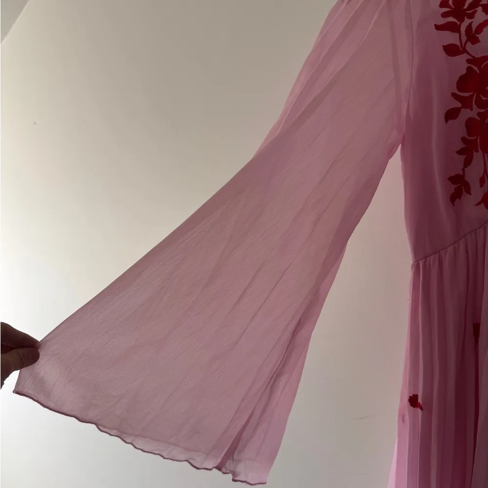 NEW!  Design stunning tie back pleated sleeve midi dress pink red embroidery - Image 5