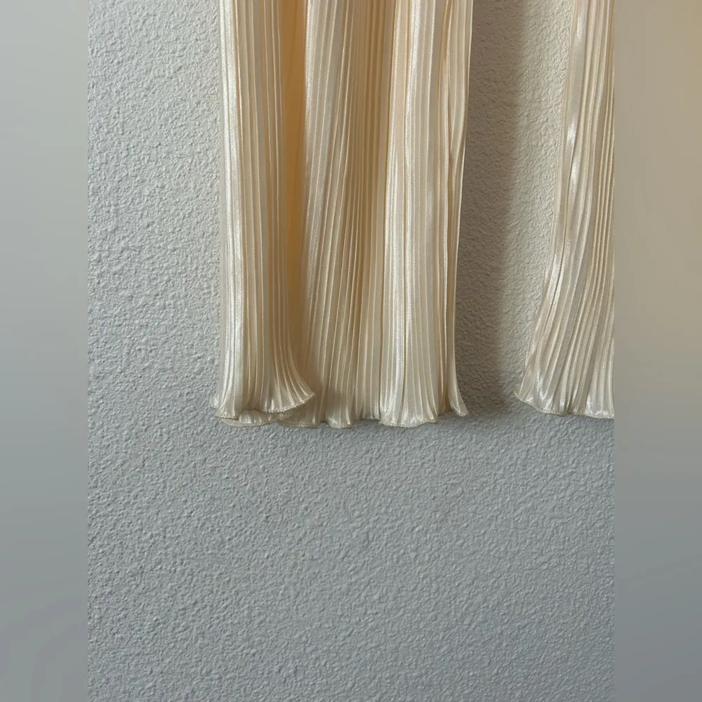 Animari Women’s Pleated Satin effect Pants – Size large - Image 3