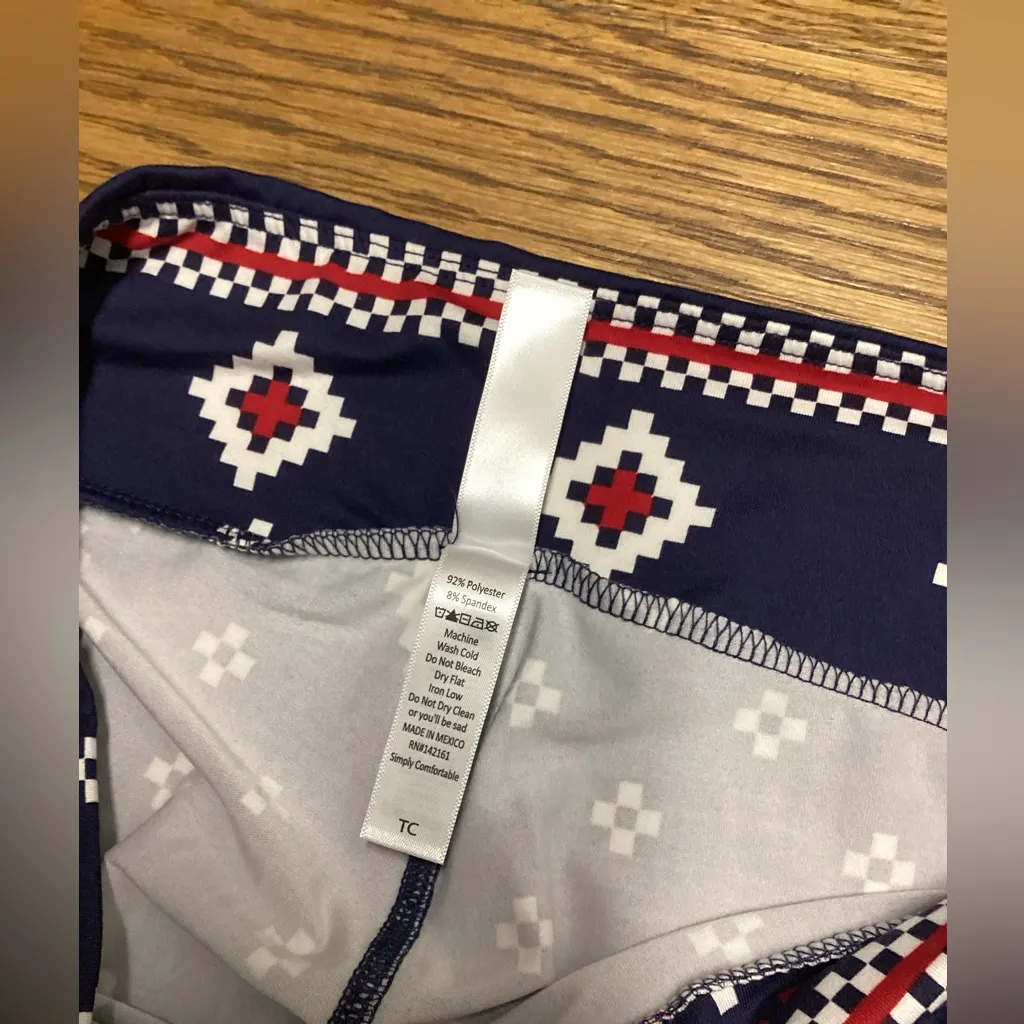 LulaRoe Festive Patterned Leggings. Size Tall and curvy - Image 2